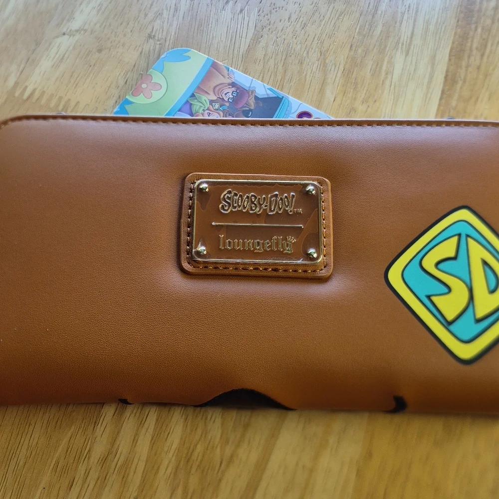 Scooby DOO Loungefly Wallet - Picture 2 of 5